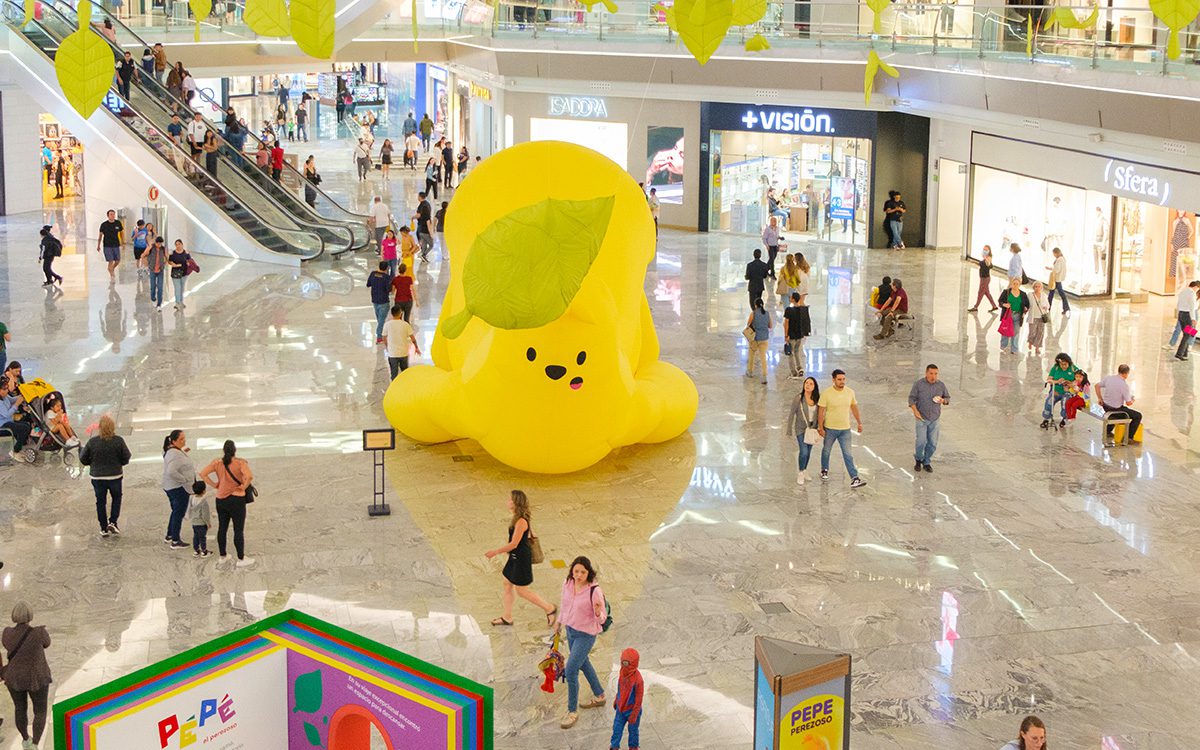 "Pepe, El Perezoso" By Fernando Parra - at Galerias MX, Mexico City LATAM - Creative Placemaking Activation Designed, Curated and Production Managed by MASSIVart - Large Yellow Inflatable Sloth in Retail Centre - Picture by Douglas Rivera